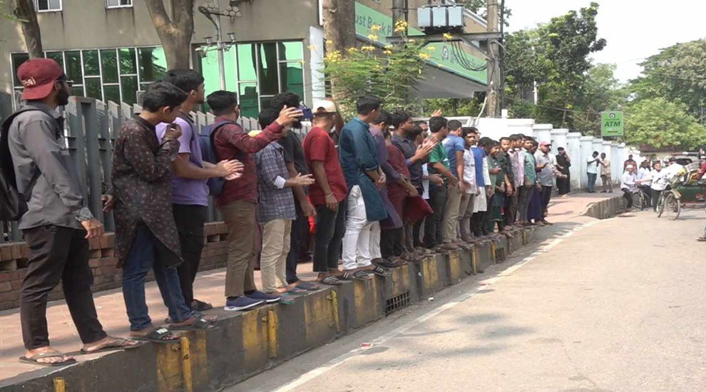 সিলেটে আবারো মাঠে বৈষম্য বি রো ধী শিক্ষার্থীরা