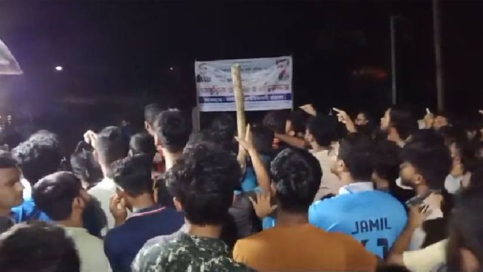 সিকৃবিতে ছাত্রদলের সাথে সাধারণ শিক্ষার্থীদের সং ঘ র্ষ