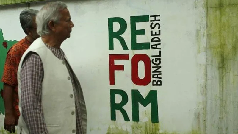 ছাত্র-জনতার অভ্যুত্থানের আঁকা গ্রাফিতি দেখে ‘উচ্ছ্বসিত’ প্রধান উপদেষ্টা
