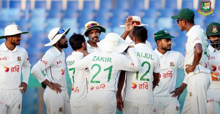 টাইগারদের প্রথম দিনের খেলায় হতাশ নন সিমন্স