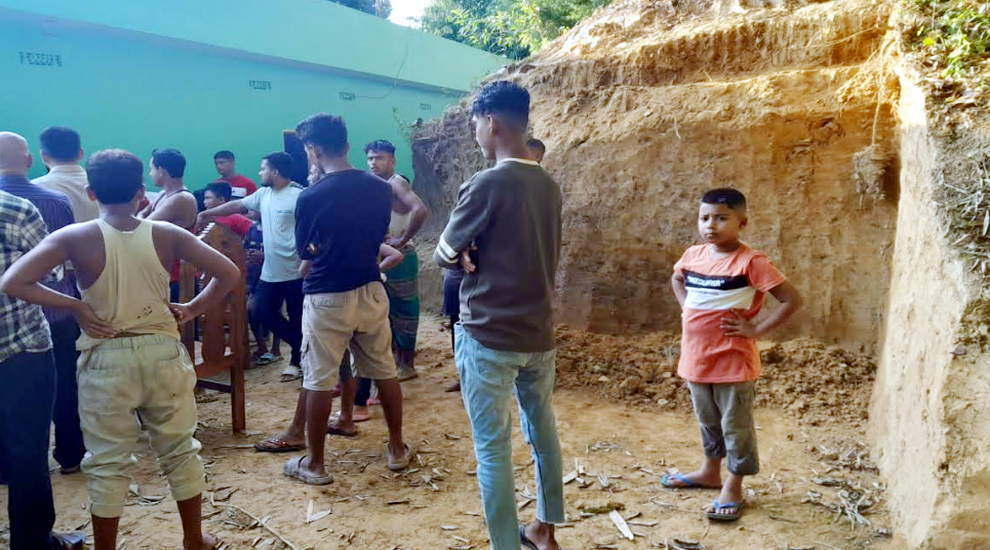 গোলাপগঞ্জে অ বৈ ধ ভা বে টিলাকাটার দায়ে ৫০ হাজার টাকা জরিমানা