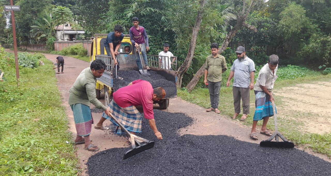 গোলাপগঞ্জে বন্ধ হয়ে যাওয়া বিভিন্ন সড়কের কাজ আবারো শুরু হয়েছে