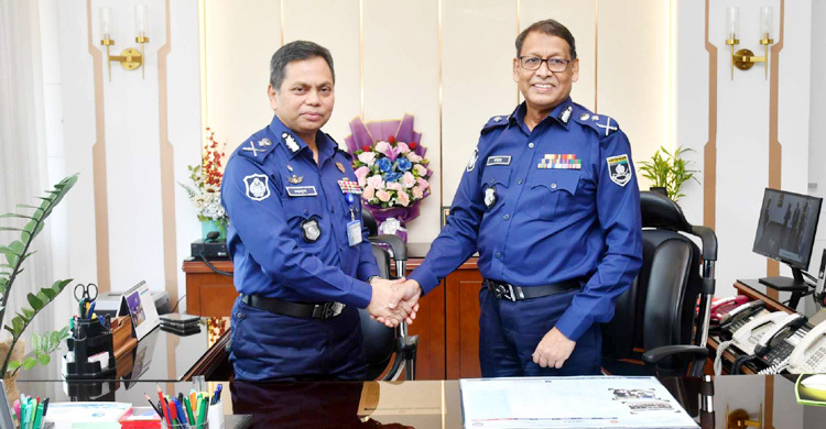 আইজিপি হিসেবে দায়িত্ব নিলেন বাহারুল আলম