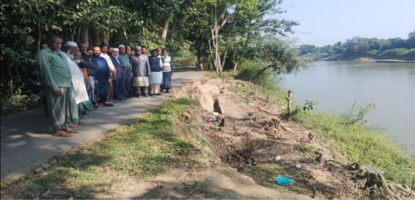 গোলাপগঞ্জে কুশিয়ারা নদীর ভাঙ্গনে ফতেহপুর মাঝ পাড়া-পশ্চিমপাড়া রাস্তা বিলীন হওয়ার পথে