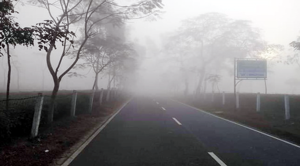 ঘন কুয়াশার আর কনকনে ঠান্ডায় বাড়ছে মানুষের দু র্ভো গ