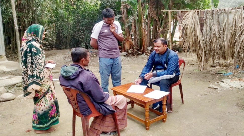গোলাপগঞ্জে নতুন ভোটারদের খোঁজে বাড়িতে তথ্য সংগ্রহকারীরা