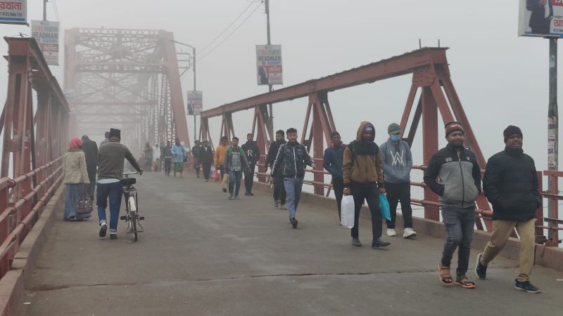 সিলেটে হঠাৎ ঘন কুয়াশা