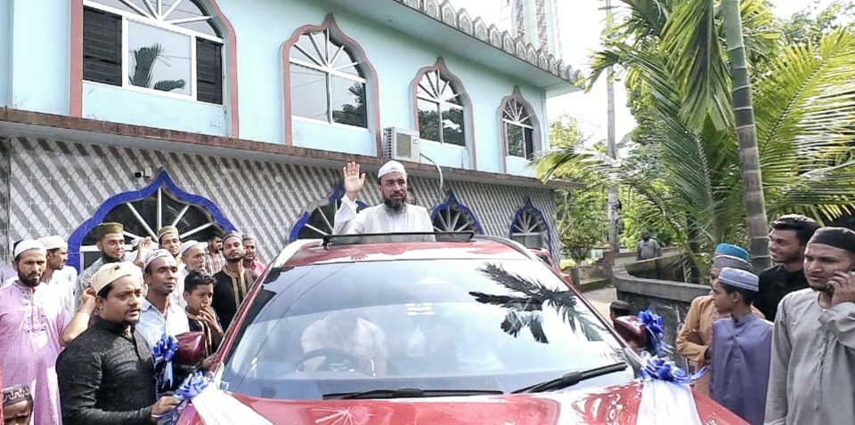গোলাপগঞ্জে ইমামকে রাজকীয় বিদায়