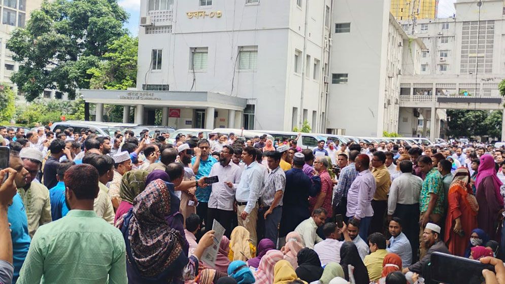 সচিবালয়ে সঙ্কট নিরসনে ৮ সদস্যের সচিব কমিটি