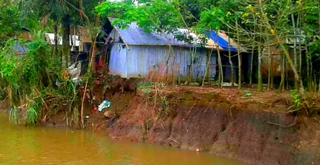 নদী ভা*ঙনে সব হারানোর শ*ঙ্কায় গোলাপগঞ্জের তিন গ্রামের মানুষ