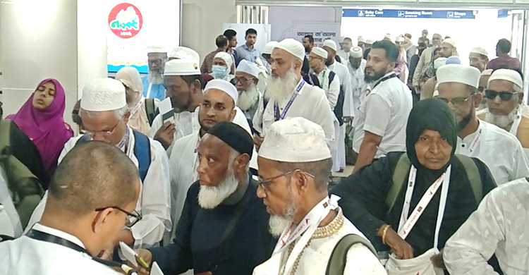 সিলেট থেকে মদিনায় গেল হজের প্রথম ফ্লাইট