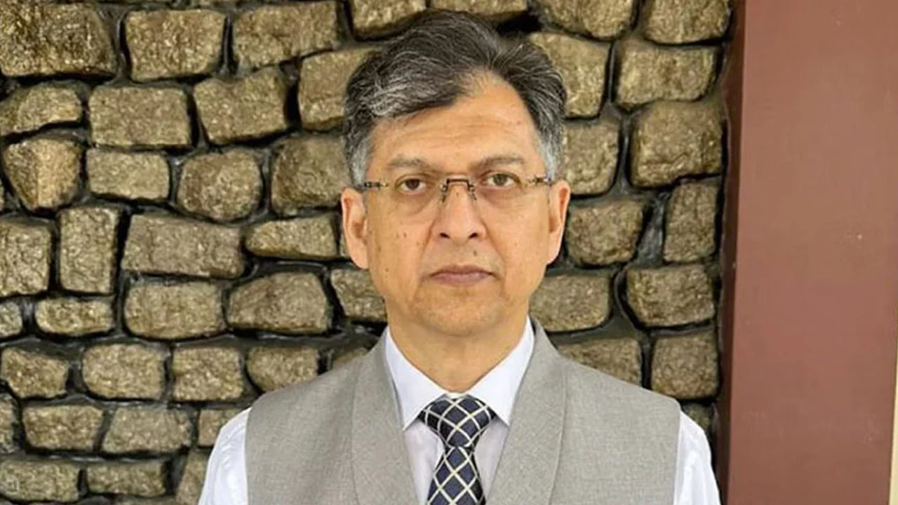 ফেসবুকে সালাহউদ্দিনকে তুলোধুনো