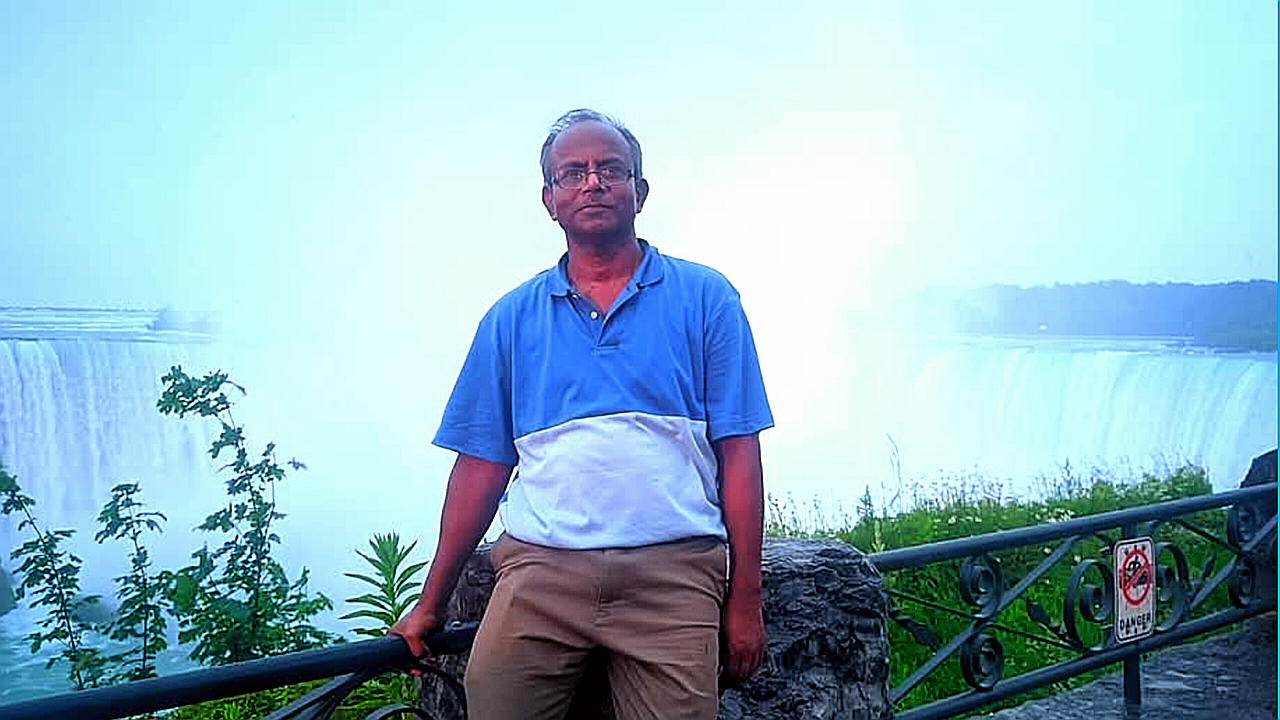 দীর্ঘ ৪৫বছরের শিক্ষকতা জীবনের ইতি টানলেন বিধান স্যার