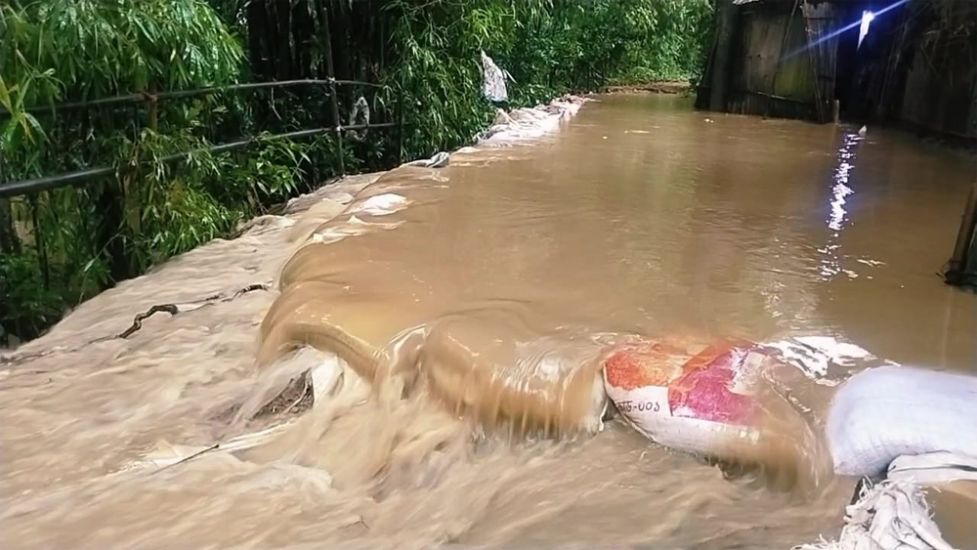 ভাঙলো কুশিয়ারার ডাইক, ভাসছে জকিগঞ্জ
