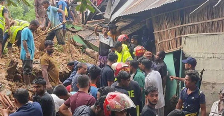 গোলাপগঞ্জে টিলা ধসে ৪ জন নিহত: আশপাশের পরিবারকে সরে যাওয়ার নির্দেশনা