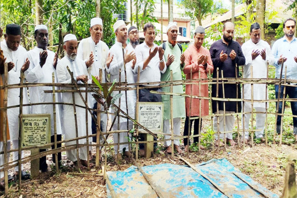 শহীদ সাংবাদিক এটিএম তুরাবের কবর জিয়ারতে সাংবাদিক নেতারা