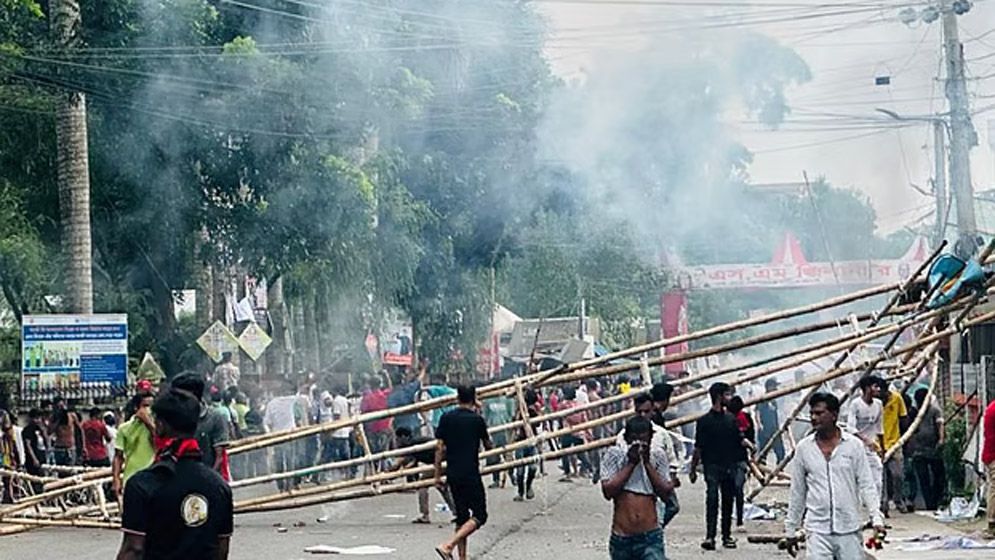 পুলিশের প্রতিবেদন: গোপালগঞ্জে আওয়ামী সন্ত্রাসীদের তাণ্ডব