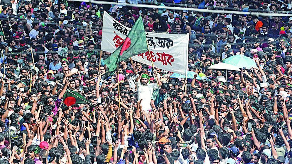 জুলাই অভ্যুত্থান: শিক্ষার্থীদের সড়ক অবরোধ, বিক্ষোভ অব্যাহত