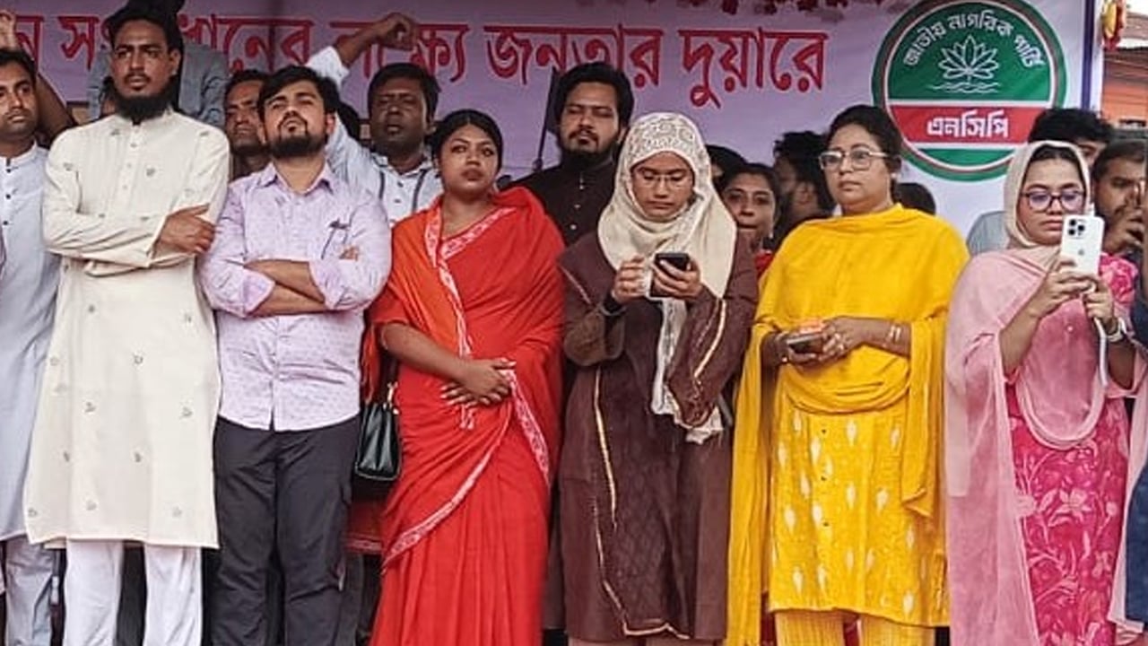 ‘ছাত্ররা জীবন দেয়, রাজনৈতিক দল ফায়দা নেয়’