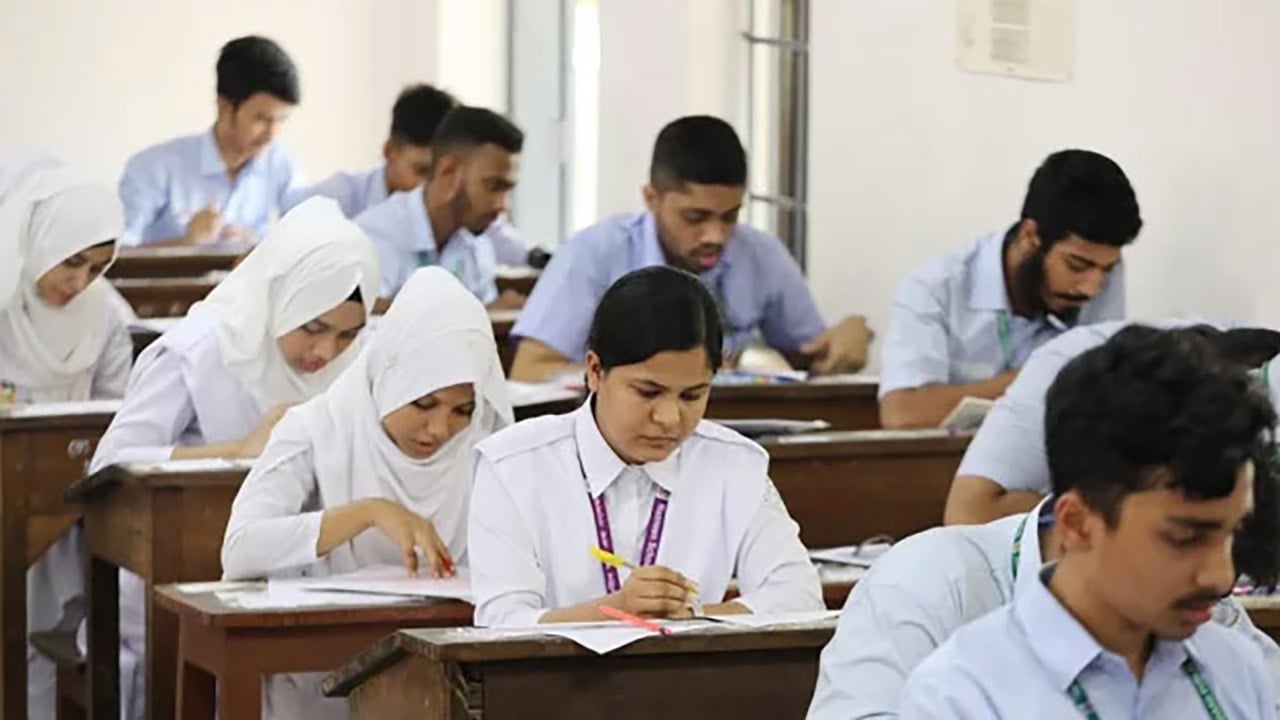 আজ তিন বোর্ডের এইচএসসি ও সমমান পরীক্ষা স্থগিত