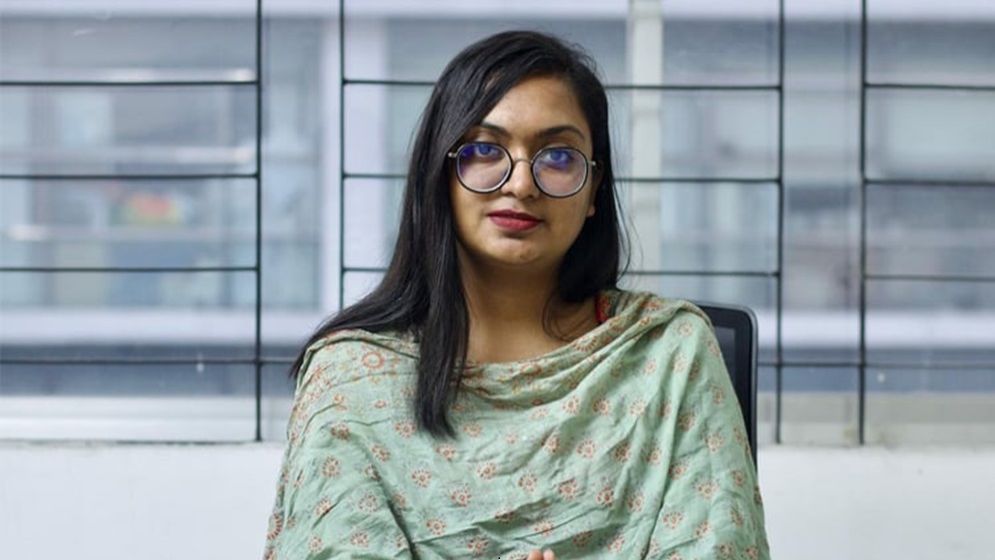 ‘বিয়ের মেহেদী হাতেই প্ল্যাকার্ড ধরেছি, টিয়ারশেল খেয়েছি’