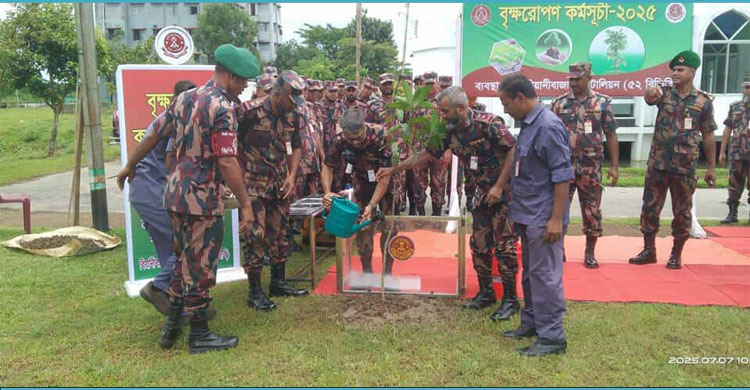 বিয়ানীবাজার ব্যাটালিয়ন (৫২ বিজিবি) উদ্যোগে বৃক্ষরোপণ কর্মসূচীর উদ্বোধন