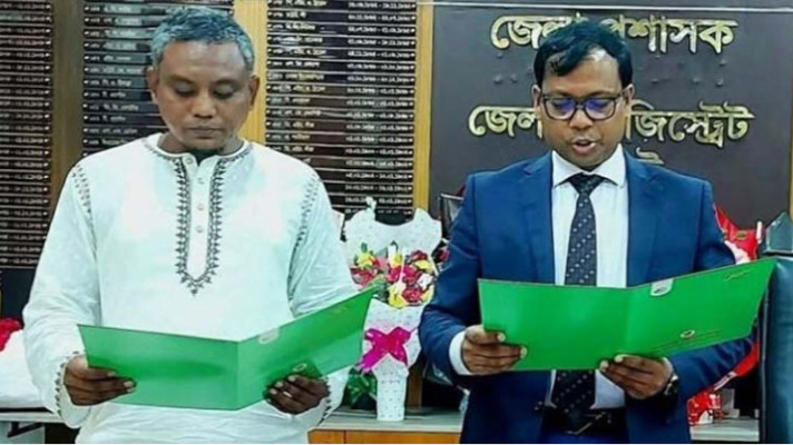 নির্বাচনে ৪ বছর পর শপথ নিলেন ইউপি চেয়ারম্যান