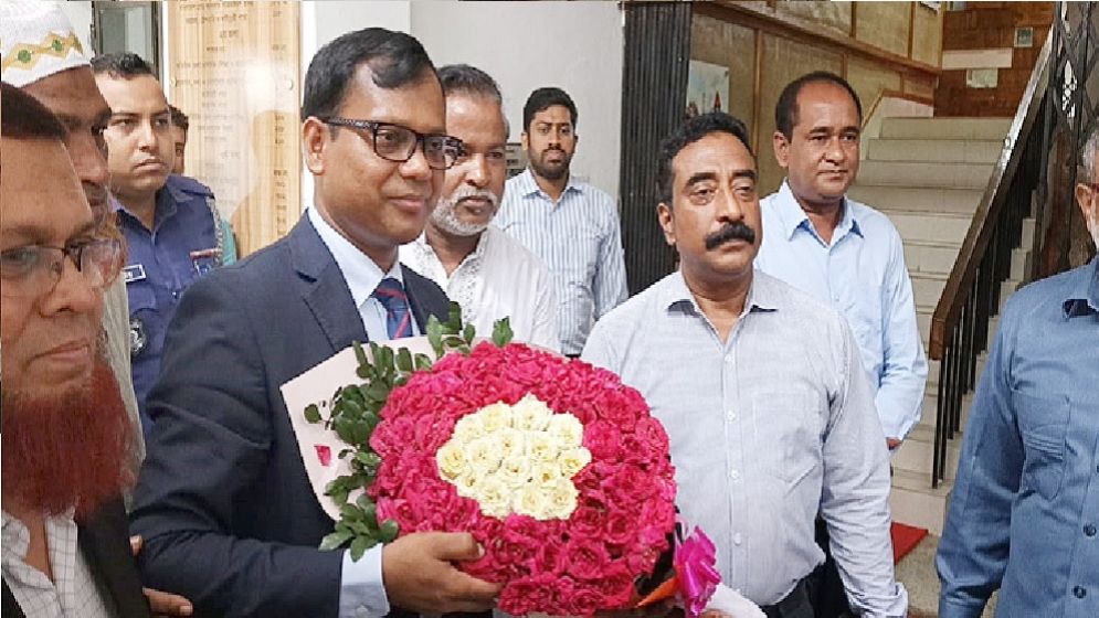 দায়িত্ব গ্রহণ করলেন সিলেটের নতুন ডিসি সারওয়ার আলম