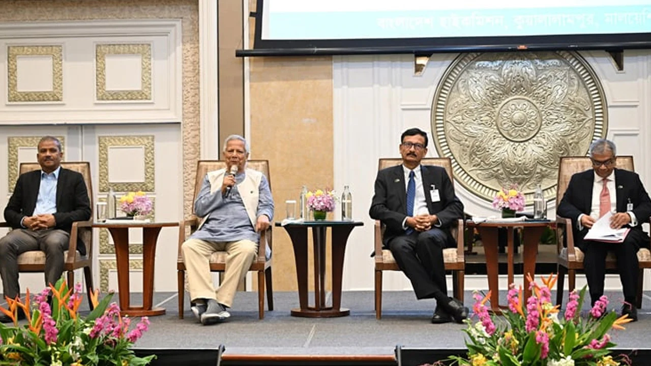 প্রবাসীদের রেমিট্যান্সে ঘুরে দাঁড়িয়েছে দেশের অর্থনীতি