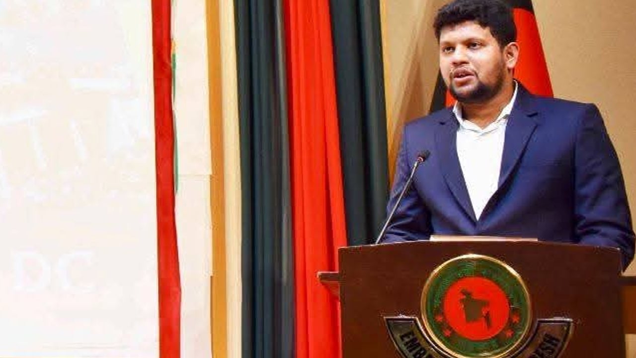 হাসিনার নিপীড়নের প্রতিবাদে জেগে উঠেছিল শিক্ষার্থী-জনতা