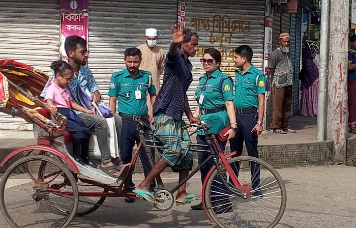 সিলেটে অবৈধ যানবাহনের বিরুদ্ধে অভিযান শুরু, পুলিশ কমিশনারের হুশিয়ারি
