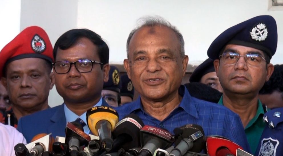 ভোটের মাঠে একসাথে কাজ করবে তিন বাহিনী : সিলেটে স্বরাষ্ট্র উপদেষ্টা