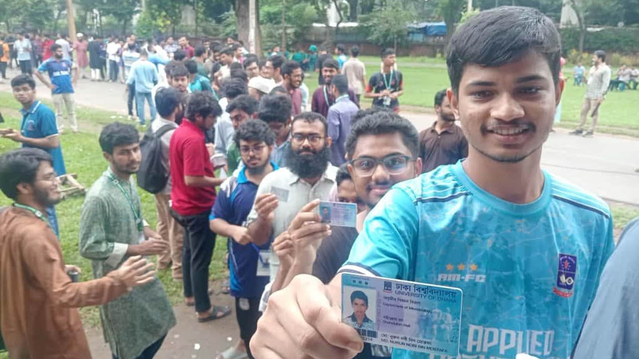 ছবিতে দেখুন ডাকসু নির্বাচন