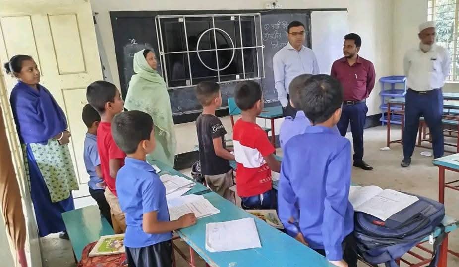 গোলাপগঞ্জে কোমলমতি শিক্ষার্থীদের সাথে ইউএনও