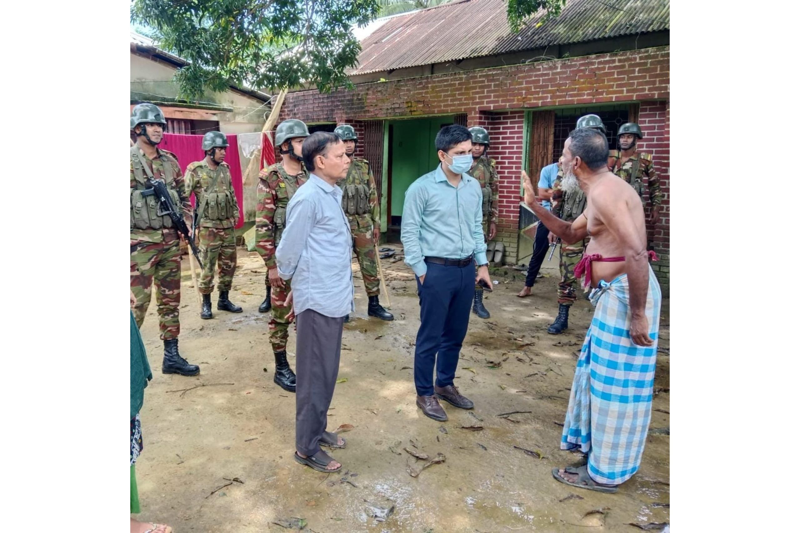 গোলাপগঞ্জের এসিল্যান্ড সহ ৫ সরকারি কর্মকর্তাকে শোকজ