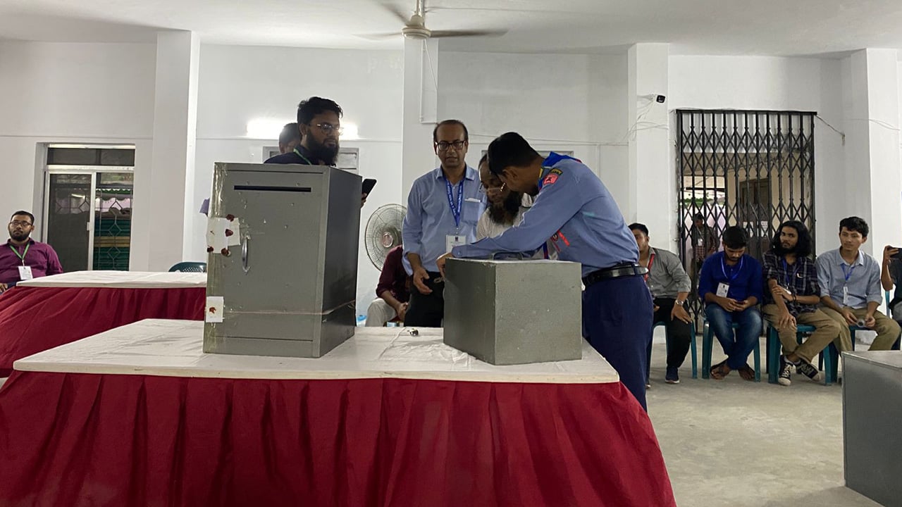 শান্তিপূর্ণভাবে ডাকসু নির্বাচন সম্পন্ন: রাত ১২টার পূর্বেই ফলাফল