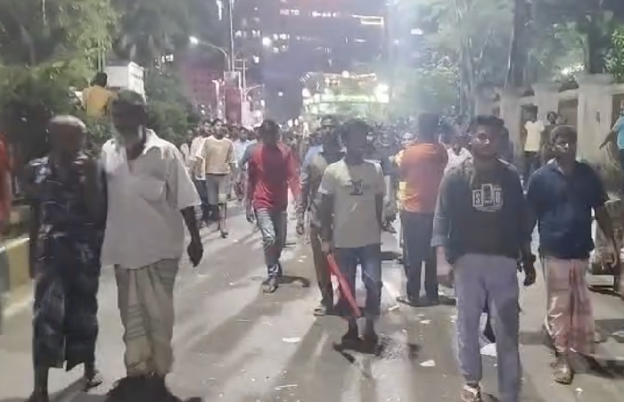 রোববার পর্যন্ত সময় বেঁধে দিয়ে সড়ক ছাড়লেন ব্যাটারিরিকশা শ্রমিকরা