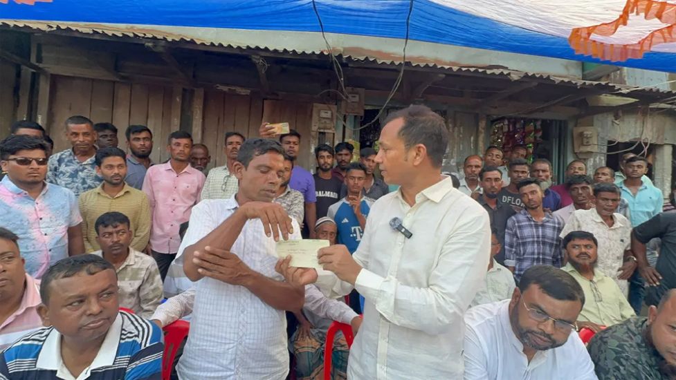 ১০ লাখের চেক দিলেও বিএনপি কর্মীর অ্যাকাউন্টে মাত্র ৩৪১২ টাকা