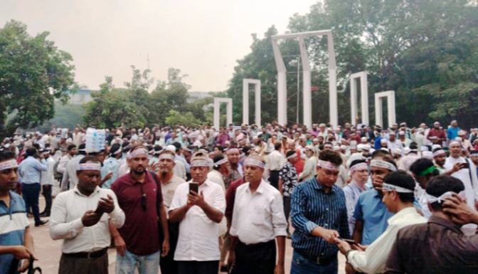 দাবি আদায়ে এমপিওভুক্ত শিক্ষকদের কালো পতাকা মিছিল আজ