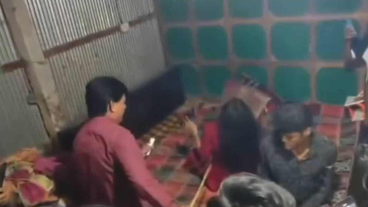 প্রবাসীর স্ত্রীকে যুবলীগ নেতার লাঠিপেটার পর ৫ লাখ টাকার কাবিনে বিয়ে