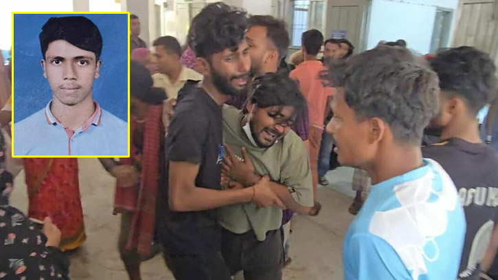 মোবাইলে কথা বলতে রেললাইনে যুবক, প্রাণ গেল ট্রেনের ধাক্কায়