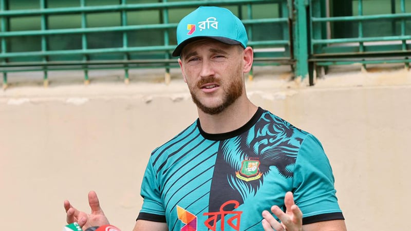 বিসিবির চাকরি ছাড়লেন ট্রেনার কেলি