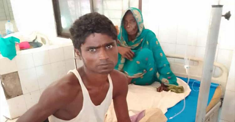 চোরাই মহিষের আক্রমনে ১২ জন আহত