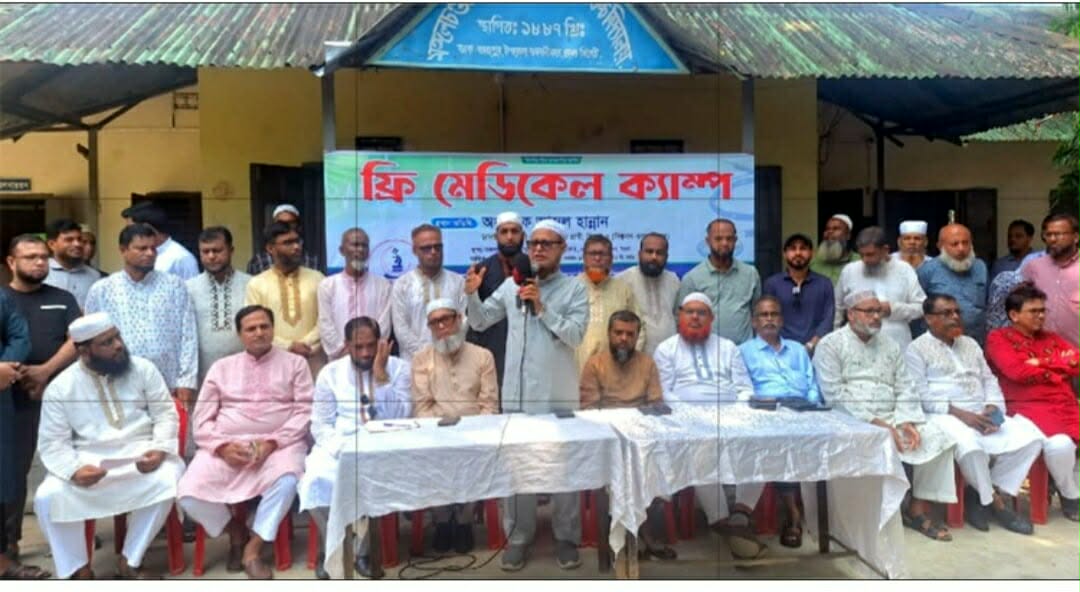 পাঠ বন্ধ রেখে রাজনীতিতে মনোযোগ, ভোট চাইছেন দাঁড়িপাল্লার