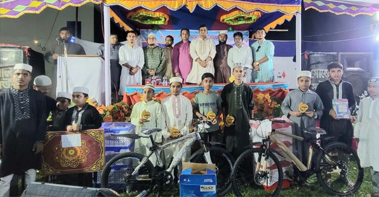কুলাউড়ায় টানা ৪০ দিন জামাতে নামাজ আদায় করে পুরস্কার পেলেন ৬০ জন