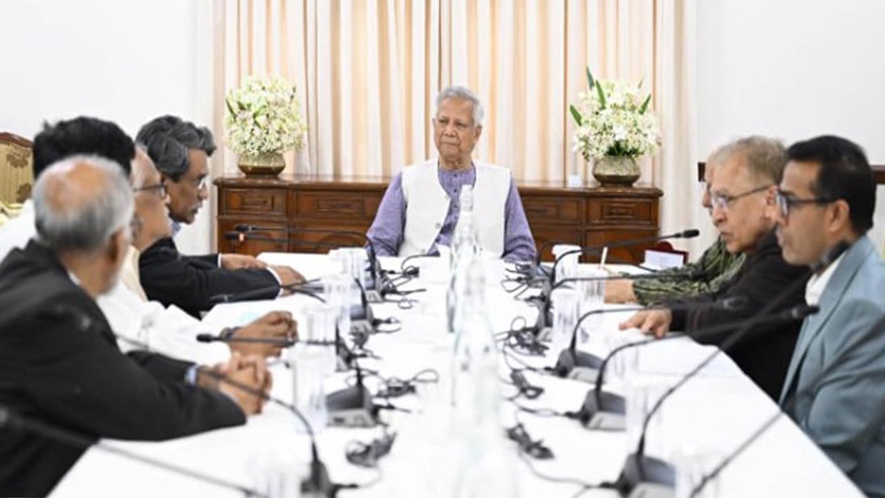 জুলাই সনদ নিয়ে কমিশনের বৈঠক শেষ, সুপারিশ মঙ্গলবার