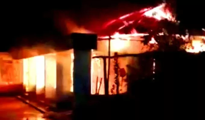 ফেঞ্চুগঞ্জে ভয়াবহ আগুন, পুড়ে ছাই বসতবাড়ি