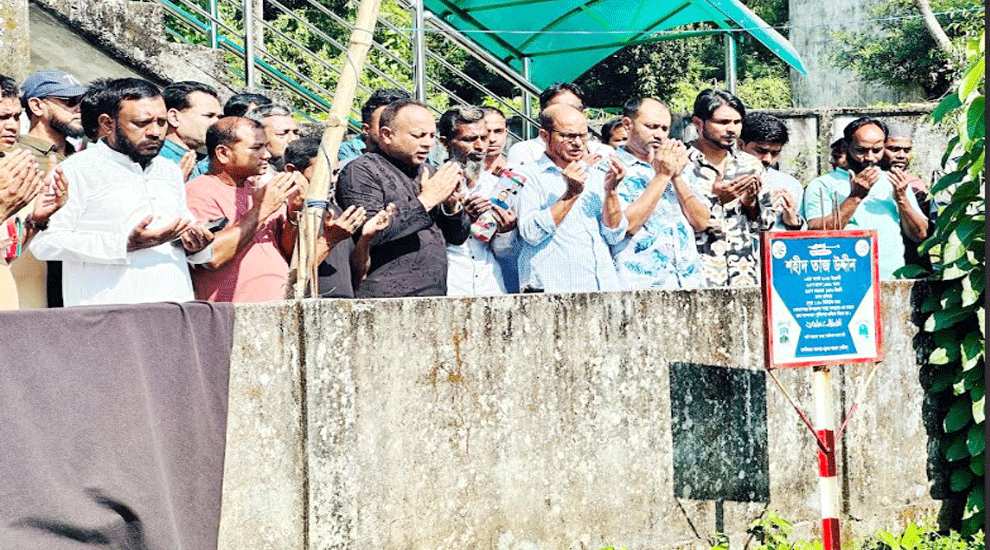 গোলাপগঞ্জের ৭ শহিদের কবর জিয়ারত করলেন অ্যাড. এমরান