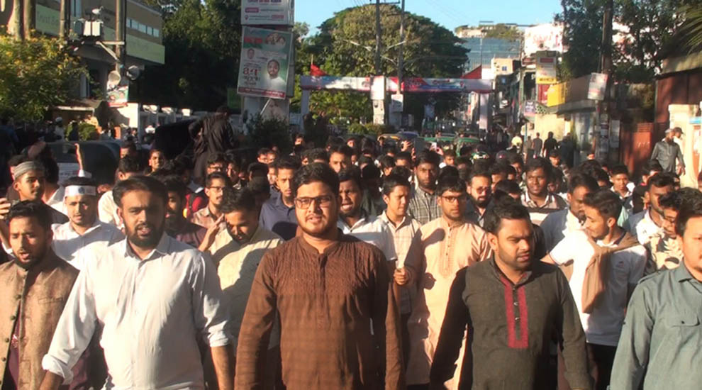 শেখ হাসিনার মৃ*ত্যু*দ*ণ্ডের রায়ে সিলেটে ছাত্র-জনতার আনন্দ মিছিল