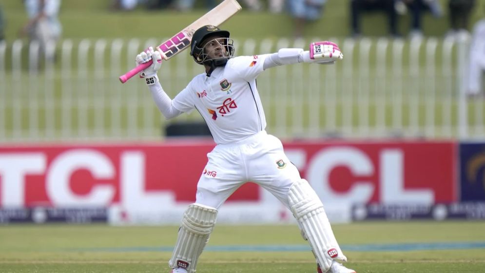 ইতিহাসগড়া সেঞ্চুরি দাদা-দাদি ও নানা-নানীকে উৎসর্গ করলেন মুশফিক
